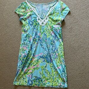 Lily Pulitzer NWOT sz M Dress. White trim on neckline multi color stretch fabric
